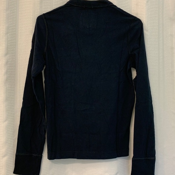 Abercrombie Kids Muscle Long Sleeve Henley in Navy/ logo Spell Out on Sleeve NWT - Picture 3 of 9